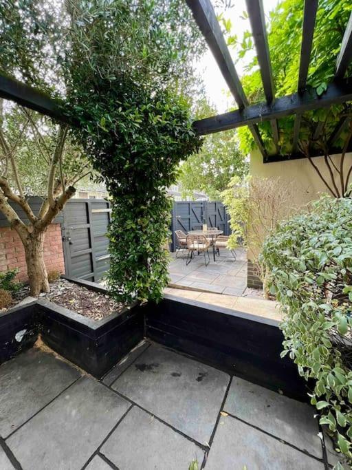 Private Garden Oasis In Central ブリストル エクステリア 写真